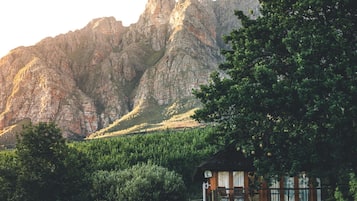Honeymoon Cottage (Lavendar) | 1 bedroom, in-room safe, free WiFi, bed sheets