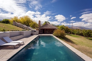 Outdoor pool, pool loungers - Tulbagh Mountain Manor (Tulbagh)