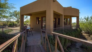 A modern building with a flat roof and a covered patio area. - Private with Mountain Views and City Lights (Scottsdale)