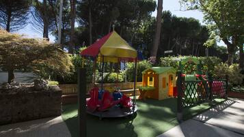 Außen-Kinderspielplatz