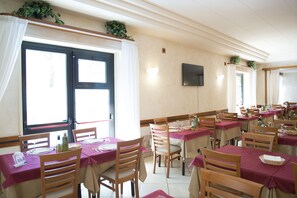 Colazione a buffet inclusa, servita tutte le mattine 