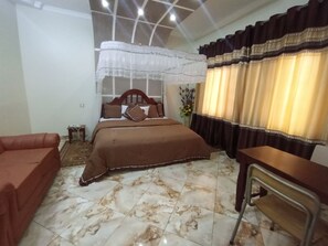 8 habitaciones, escritorio y cortinas blackout