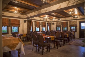 Restaurant - Andromeda Hotel Limni Plastira (Lake Plastiras)