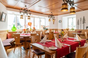 Restaurant - Gasthaus-Pension Zum Kreuz (Stuehlingen)