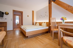 Rollaway beds, free WiFi, bed sheets - Gasthaus-Pension Zum Kreuz (Stuehlingen)