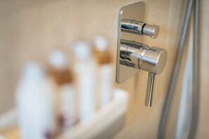 Studio | Bathroom shower