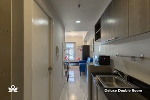 Deluxe Double Room | Bed sheets - ZEN Rooms Currency Ortigas (Pasig)