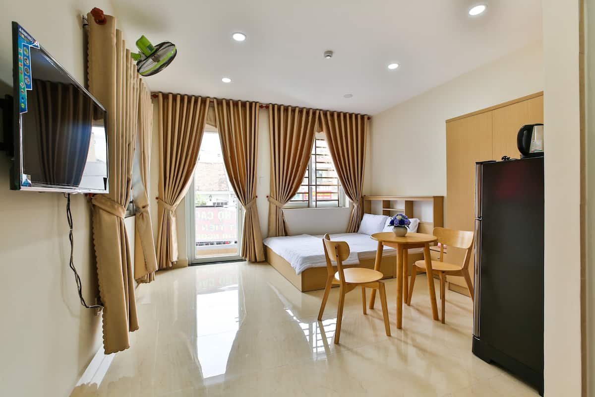 Deluxe Room | Minibar, desk, iron/ironing board, free WiFi