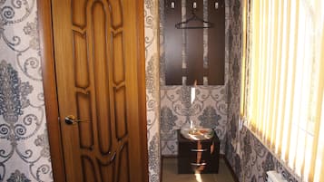 Standard Single Room, 1 Katil Bujang XL (Large Single), Non Smoking, Courtyard View | Meja, langsir/tirai gelap terus, Wi-fi percuma, cadar katil