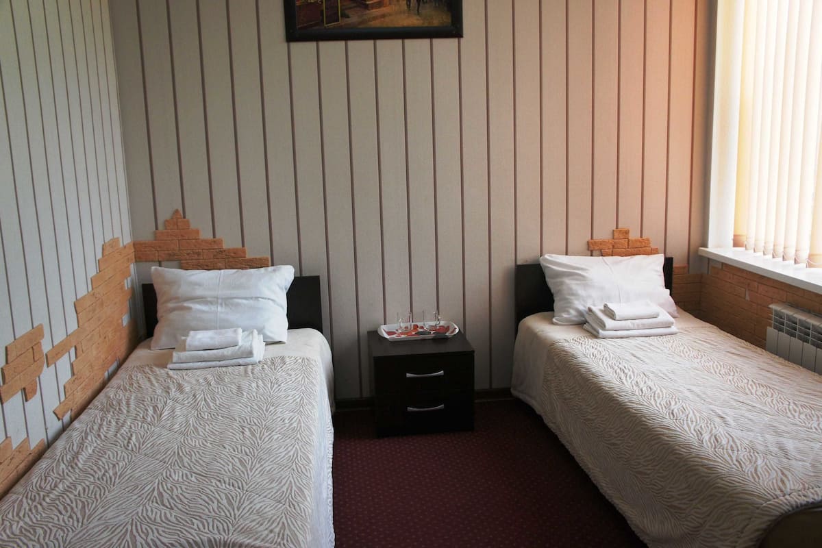 Standaard Twin kamer, 2 eenpersoonsbedden, niet-roken, uitzicht op strand | Een bureau, verduisterende gordijnen, gratis wifi, beddengoed