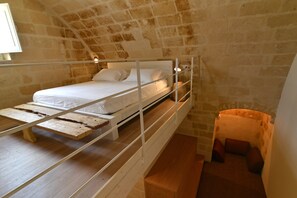 Double Room, Terrace | Minibar, soundproofing, cribs/infant beds, free WiFi - Comera (Matera)
