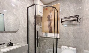 Shower, free toiletries, hair dryer, slippers - The Nap Tsim Sha Tsui (Kowloon)