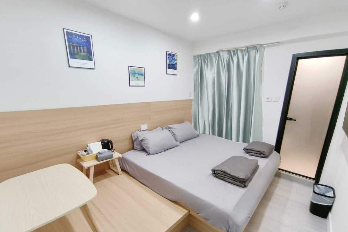 Premium Double Room | Iron/ironing board, free WiFi, bed sheets