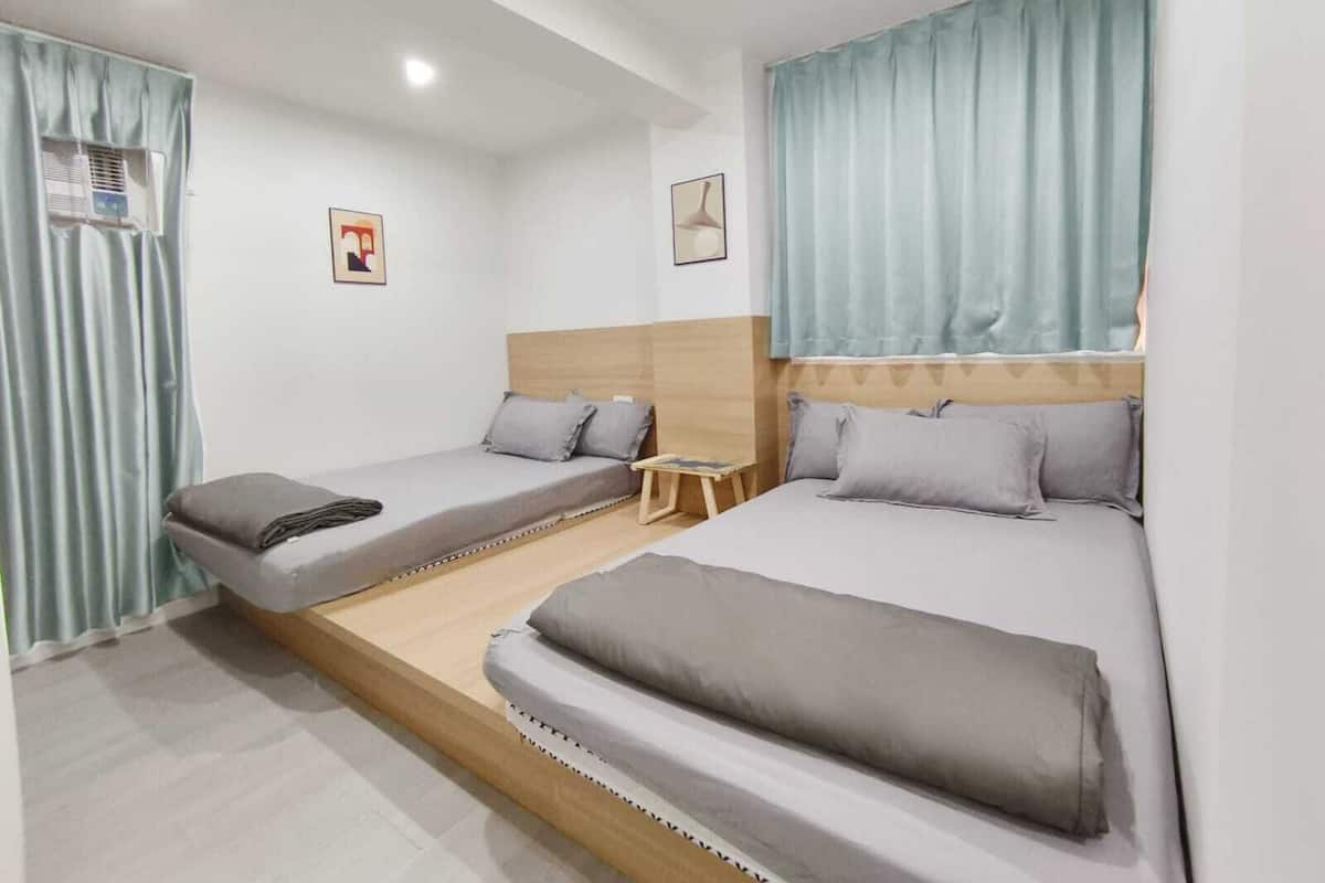 Iron/ironing board, free WiFi, bed sheets