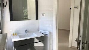 Departamento Royal, 2 habitaciones, vista a la ciudad | Baño
