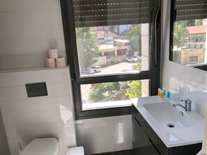 Royal Apartment, 2 Bedrooms, City View | Bathroom