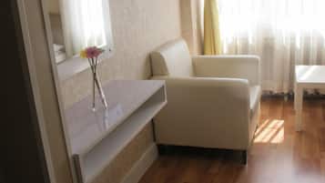 Standard Double Room Single Use | Living area