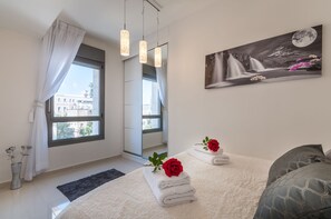 设计公寓, 2 间卧室, 城市景观 | 2 多间卧室、熨斗/熨衣板、免费婴儿床、免费 WiFi