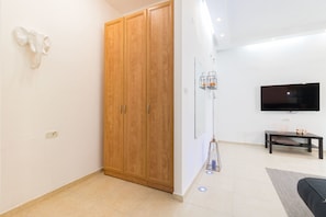 Deluxe Apartment, Multiple Beds, Non Smoking, City View | Living area