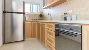 Private kitchen - Charming 2BR Best Location in Jerusalem (Jerusalem)