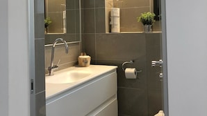 Unclassified image, 4 of 19, button - New Luxurious 2BR front old city Legacy (Jerusalem)