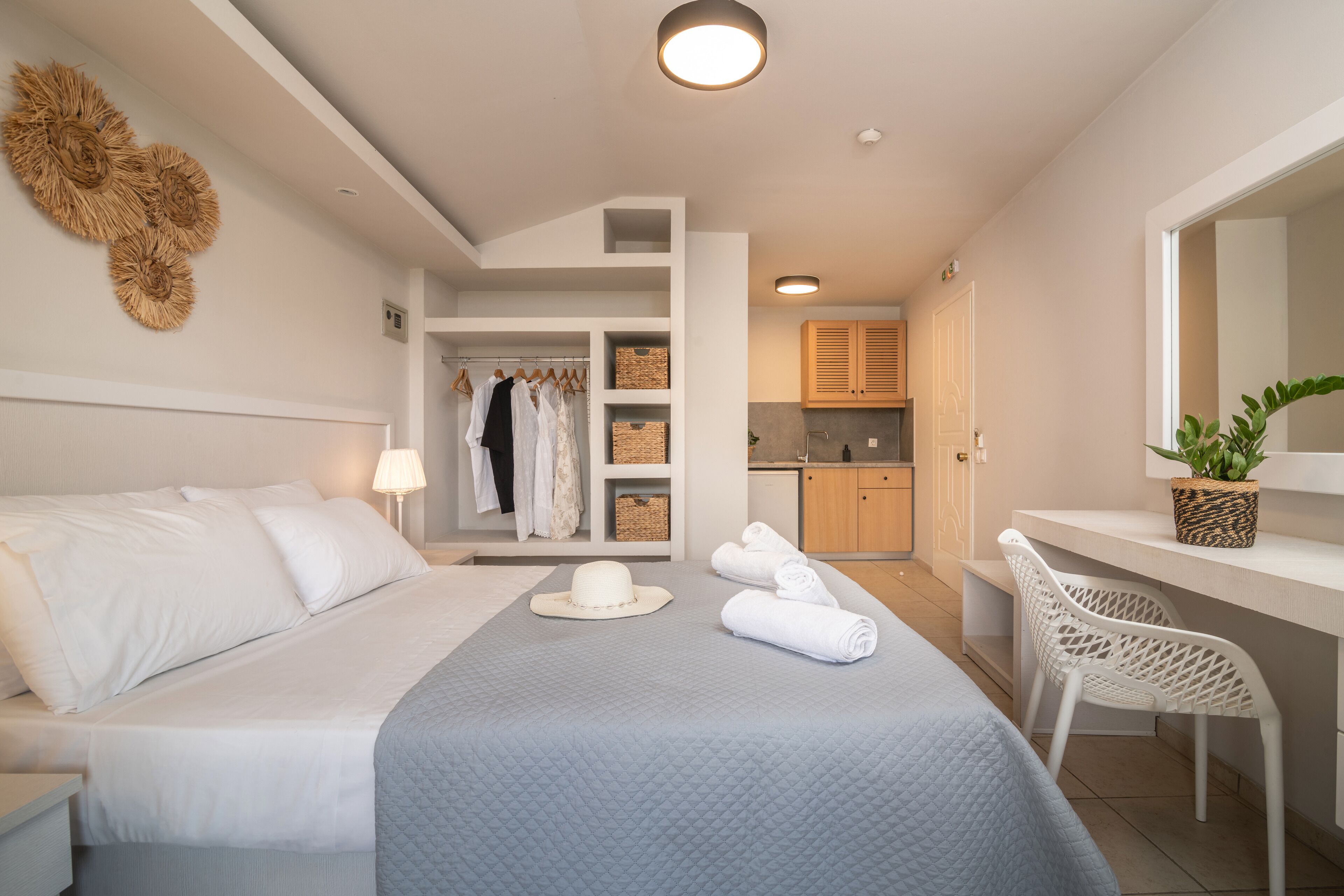 studio, balcony | 1 bedroom, iron/ironing board, free wifi, bed sheets