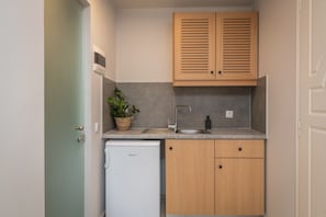 Studio, Balcony | Private kitchenette