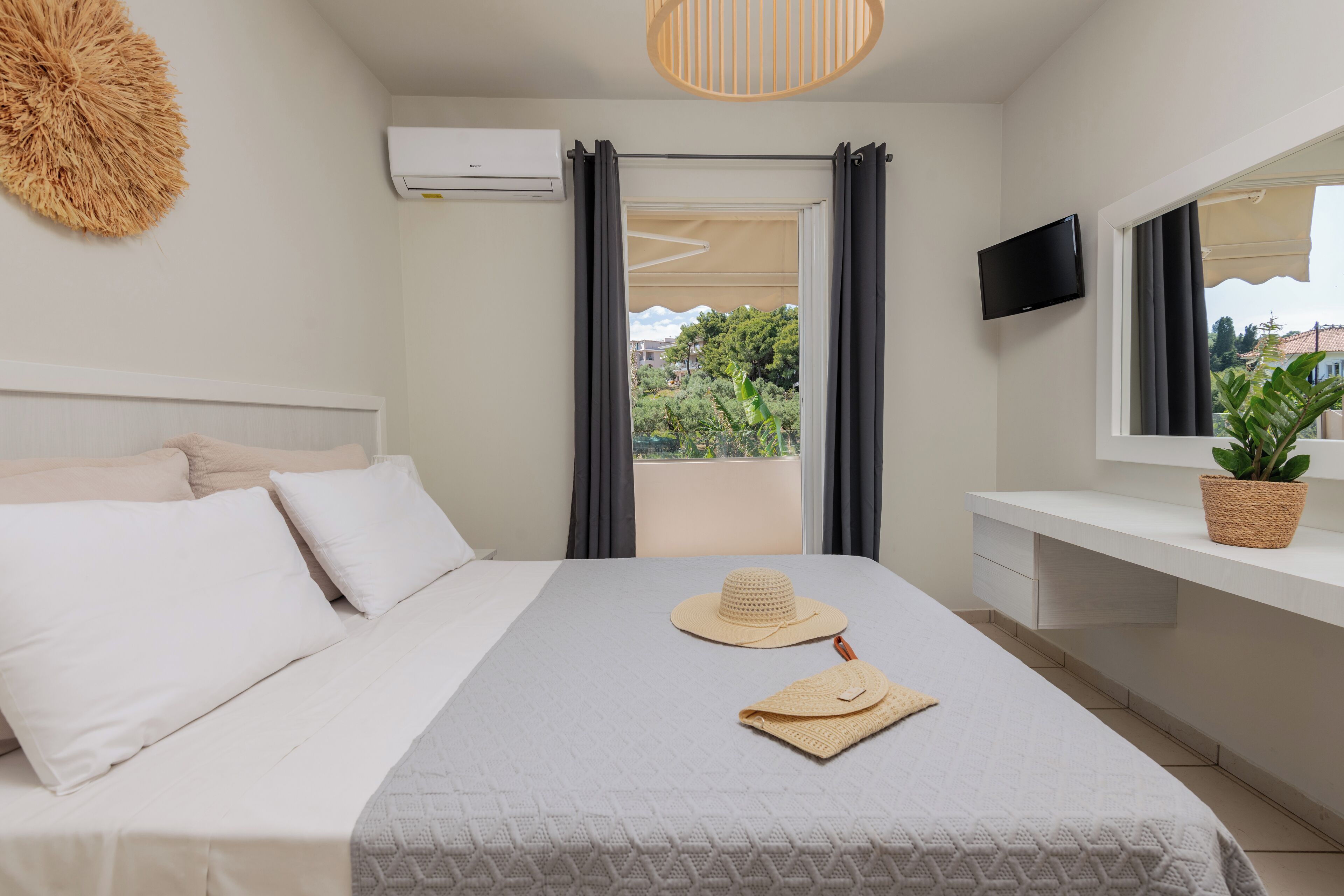 family apartment | 1 bedroom, iron/ironing board, free wifi, bed sheets