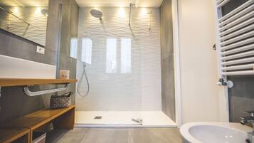 Comfort Room, 1 Double Bed | Bathroom shower