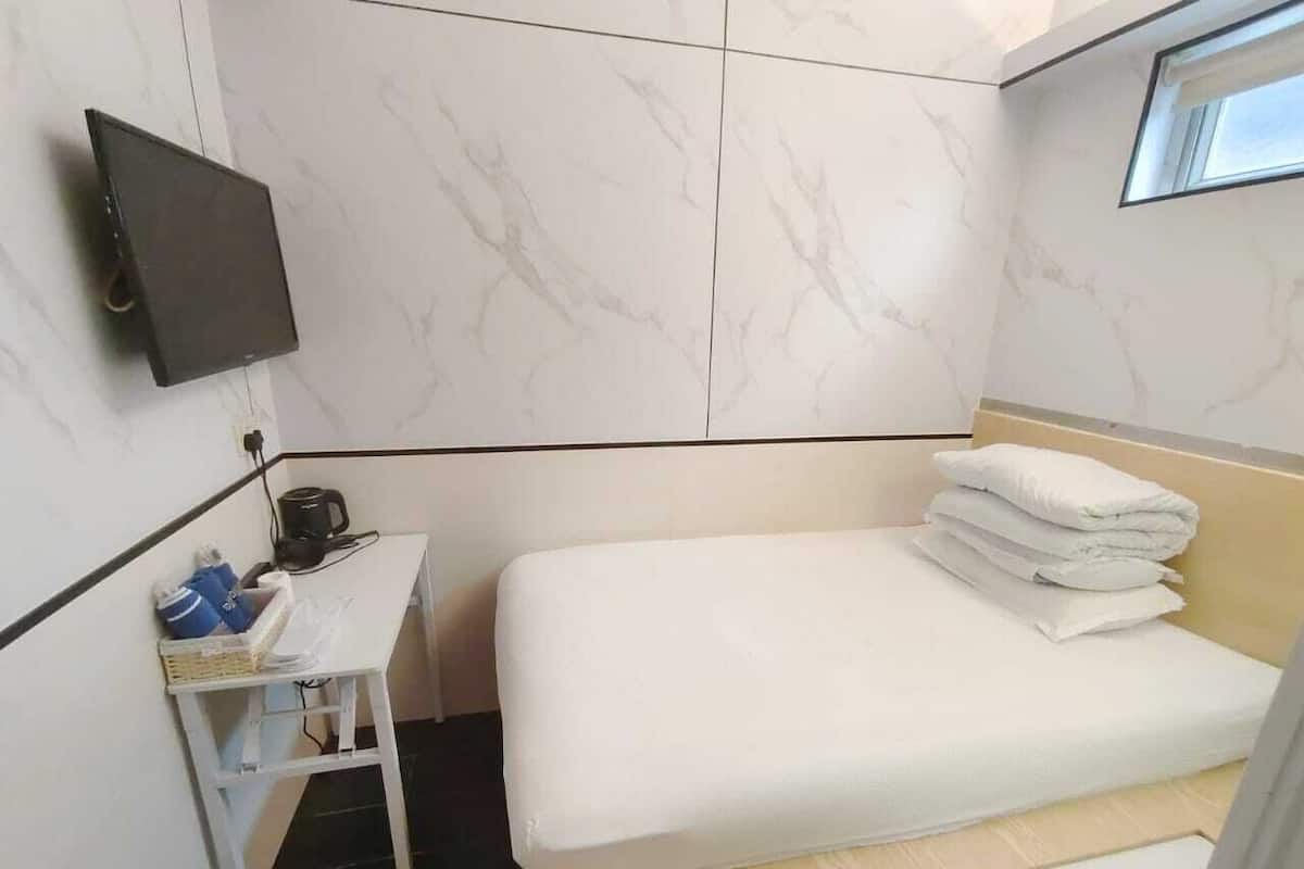 Standard Double Room | Iron/ironing board, free WiFi, bed sheets