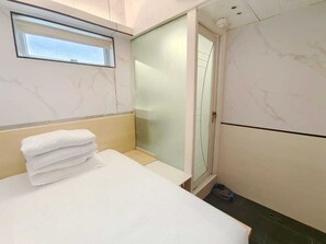 Standard Double Room | Iron/ironing board, free WiFi, bed sheets - L'étoile de mer Tsim Sha Tsui (Kowloon)