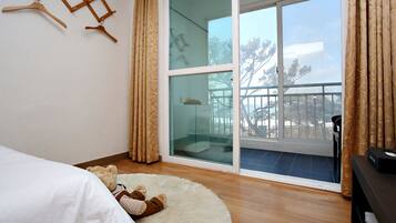 Standard Double Room | Free WiFi, bed sheets