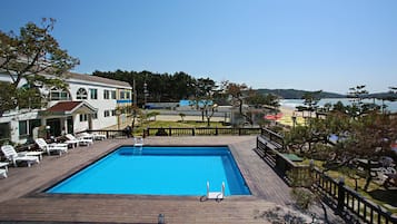 Seasonal outdoor pool
