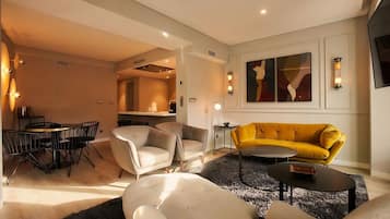 Leilighet – superior, 2 soverom, byutsikt | Oppholdsområde | Smart-TV