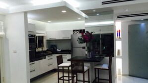 Royal Apartment, 2 Bedrooms, Garden View | Private kitchen - Magical Duplex 100SM Garden Pool Parking (Herzliya)