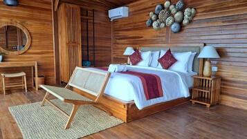 Suite Room with Mountain View | Minibar, ameublement personnalisé, fer et planche à repasser
