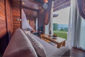 Deluxe Bungalow | Living area