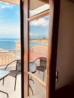 Minibar, caja fuerte, decoración individual y mobiliario individual