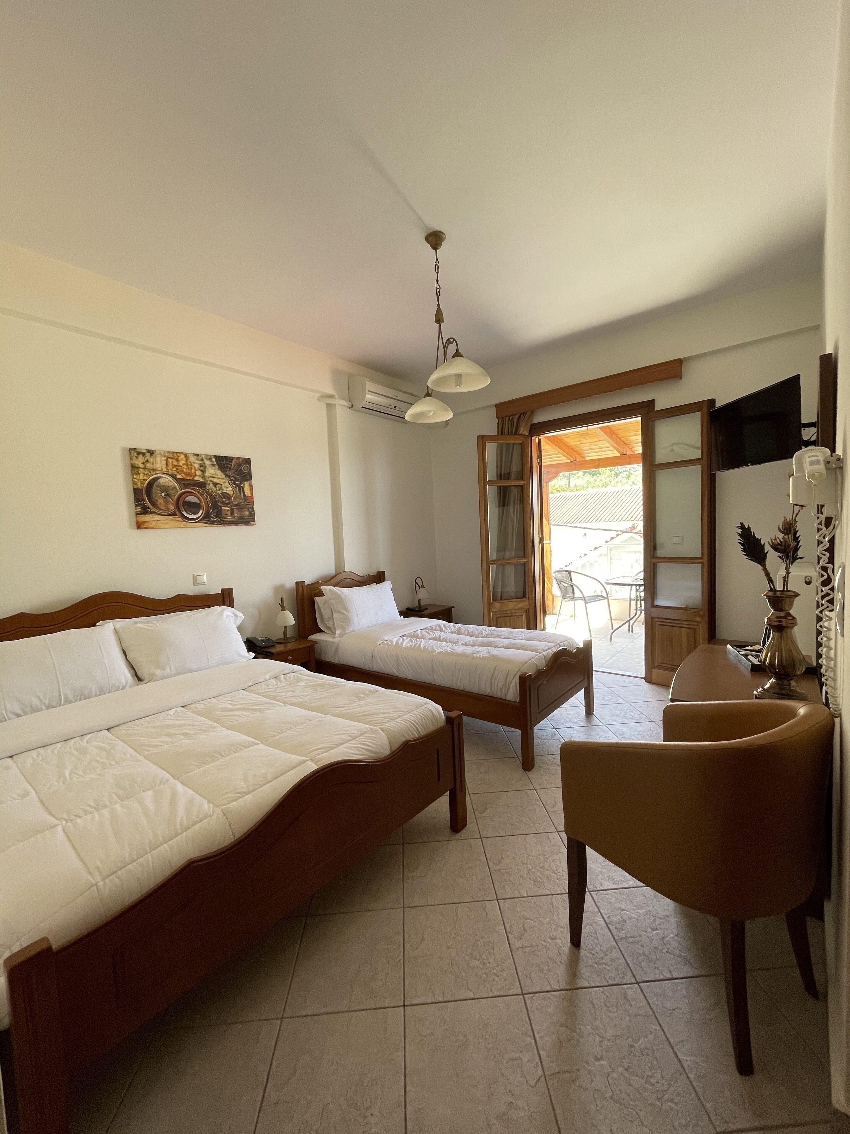 Triple Room | Minibar, in-room safe, individually decorated, individually furnished