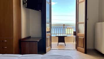 Minibar, caja de seguridad en la habitación y decoración personalizada