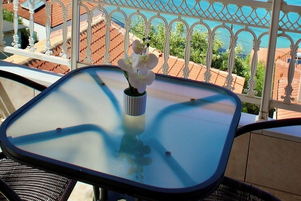 Dobbelt- eller tomannsrom | Minibar, safe på rommet, individuelt dekorert og individuelt innredet