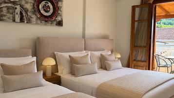 Triple Room | Minibar, in-room safe, individually decorated, individually furnished