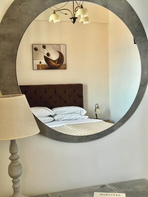Double or Twin Room | Minibar, in-room safe, individually decorated, individually furnished