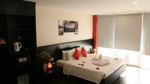 Deluxe Room, Balcony | Premium bedding, in-room safe, desk, blackout drapes