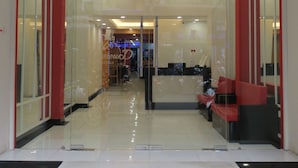 Mặt tiền nơi lưu trú - ban đêm
