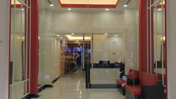 Fachada da propriedade à noite