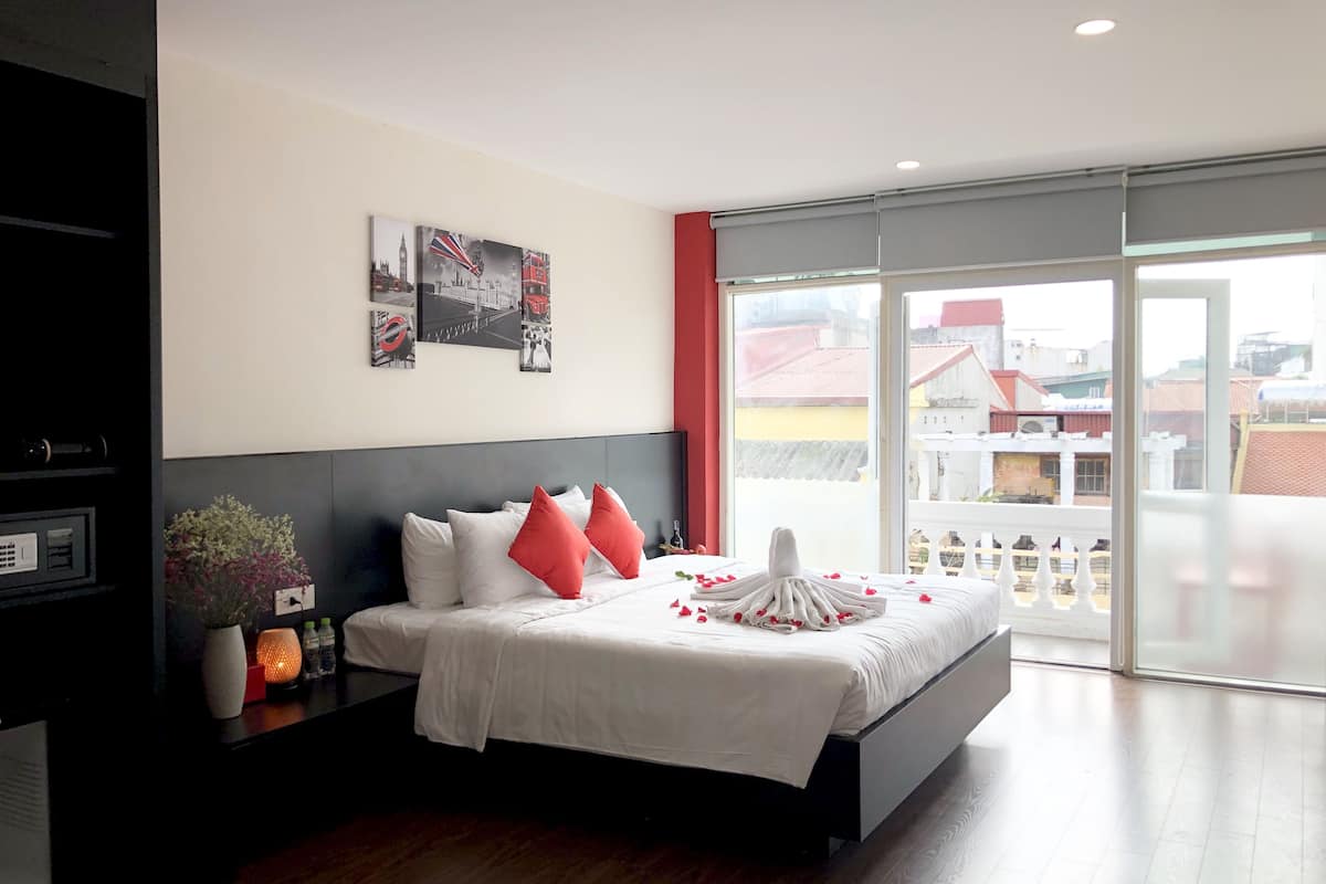 Deluxe Room, Balcony | Premium bedding, in-room safe, desk, blackout drapes