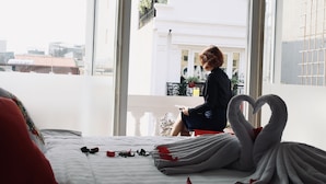 Phòng Deluxe, ban công | Bộ đồ giường cao cấp, két bảo mật tại phòng, bàn, màn/rèm cản sáng 