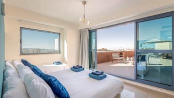 Penthouse Royal - flera sängar - icke-rökare | 4 sovrum, mörkläggningsgardiner, ljudisolering och strykjärn/strykbräda