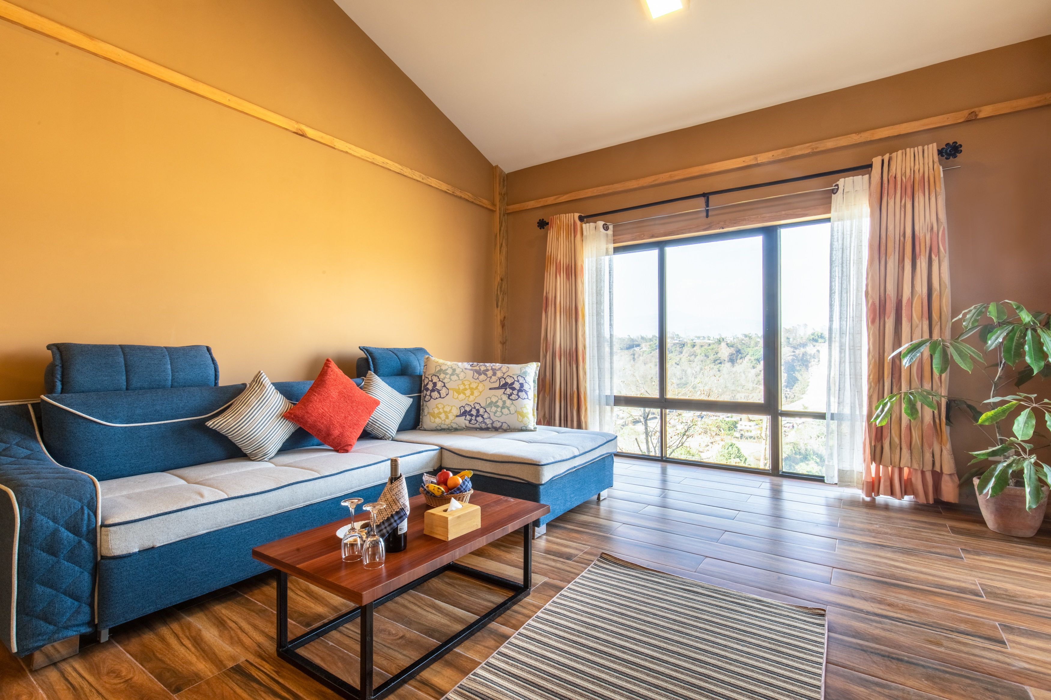 Royal Suite, 1 King Bed, Mountain View, Poolside | Hypo-allergenic bedding, minibar, in-room safe, individually furnished